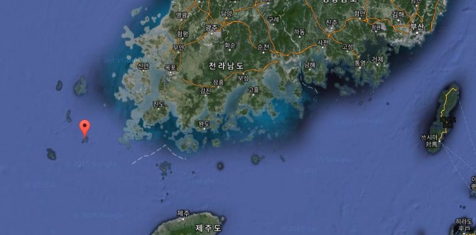 목포에서 남동쪽 105km에 위치한 만재도. 목포항에서 배로 3시간이 넘게 걸린다. - Google 제공
